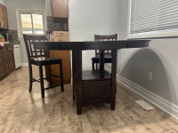 Dining room table with 4 chairs 