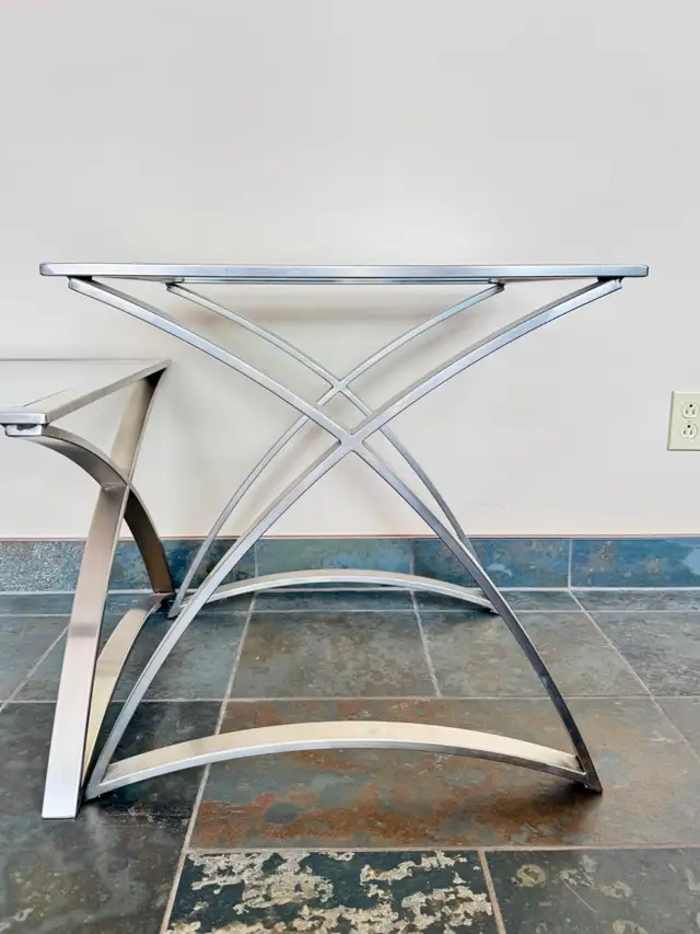 2 Tables de salon modernes verre et métal (années 1990). in Coffee Tables in Longueuil / South Shore - Image 4