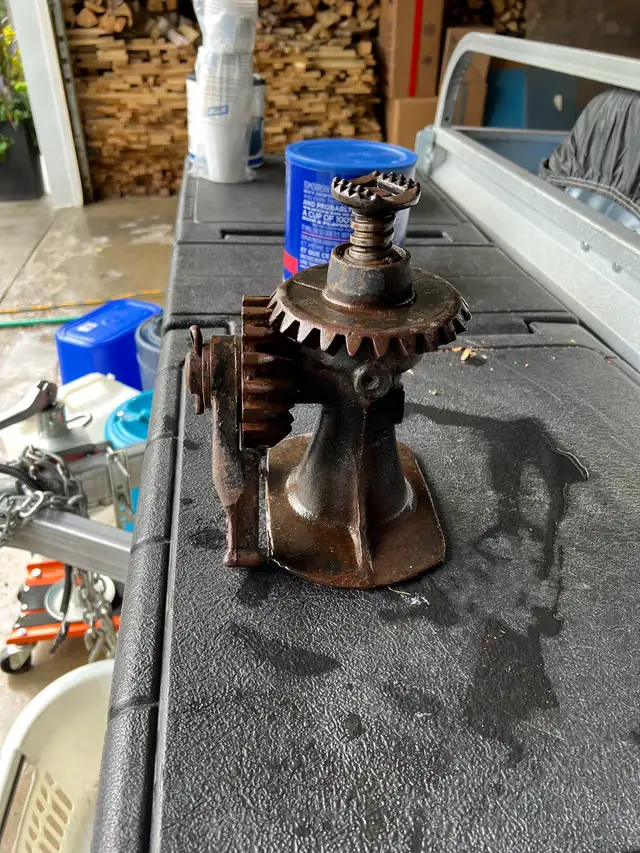 Vintage Car Jack in Arts & Collectibles in Winnipeg - Image 5