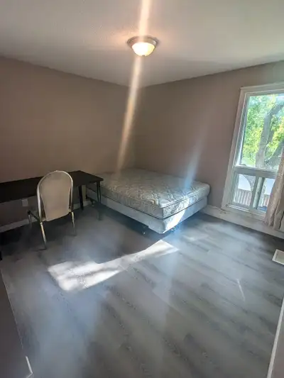 -2nd floor bedroom available immediately. -Rent includes all Utilities, unlimited internet and onsit...