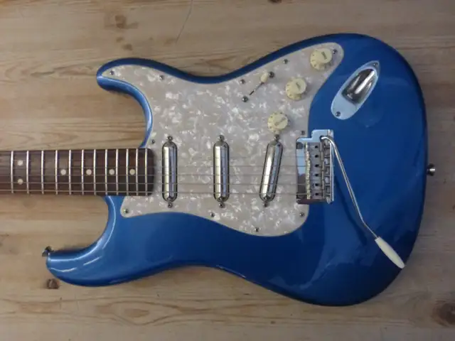 Fender FSR Lipstick Tube Pickup Stratocaster Guitar in Guitars in Ottawa - Image 9