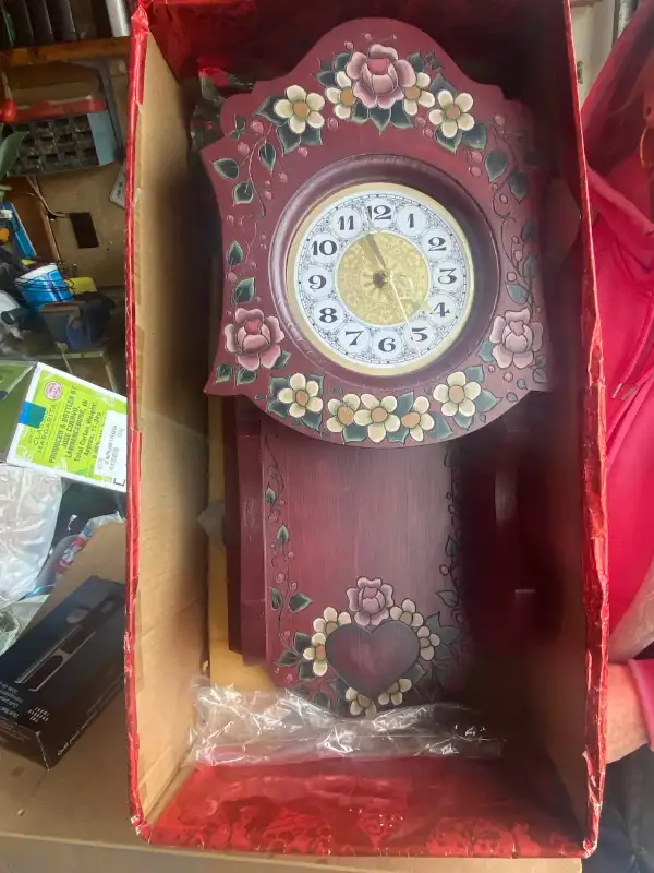 NEW SOLID WOOD CLOCKNEW ROOSTER  LAMP  & MORE ITEMS in Chairs & Recliners in Mississauga / Peel Region - Image 3