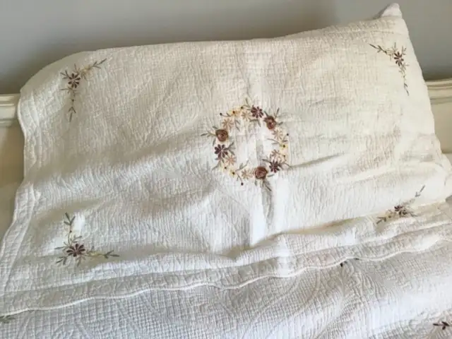 Quilt and Sham in Bedding in Charlottetown - Image 3