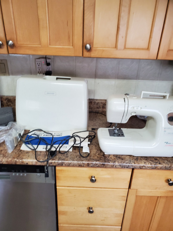 SEWING MACHINE Hobbies & Crafts St. Catharines Kijiji