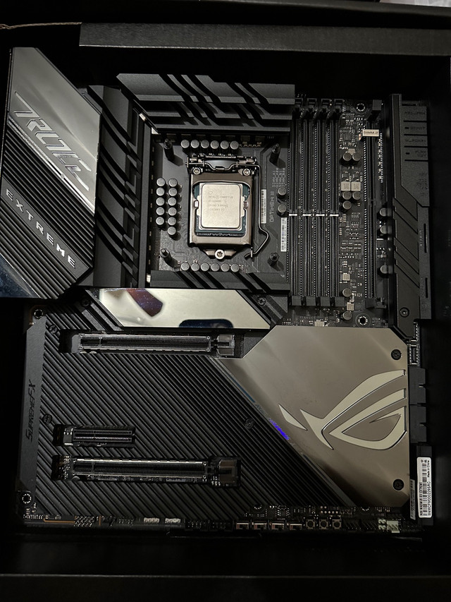 Asus maximus XIII extreme  like new  in System Components in La Ronge - Image 2