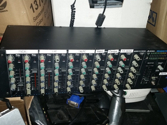 Alesis Studio 12R Rack Mountable mixer $150 tons of studio recor dans Autre  à Ville de Montréal