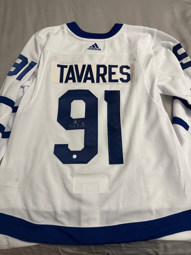 Tavares Signed Jersey in Arts & Collectibles in Mississauga / Peel Region - Image 2