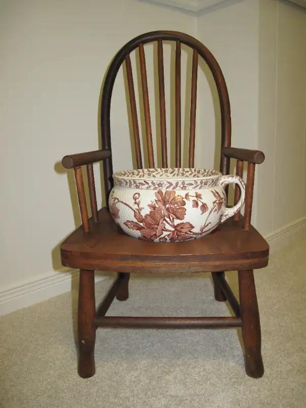 ANTIQUE VINTAGE CHILD'S COMMODE CHAIR - POTTY CHAIR in Arts & Collectibles in Guelph - Image 5