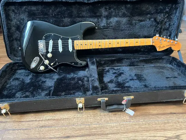 1979 Fender Stratocaster in Guitars in Oakville / Halton Region - Image 2