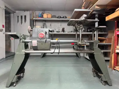 Deux bancs de scie, dont un fonctionnel, avec tous les avantages des ShopSmith ( scie à ruban, dégau...