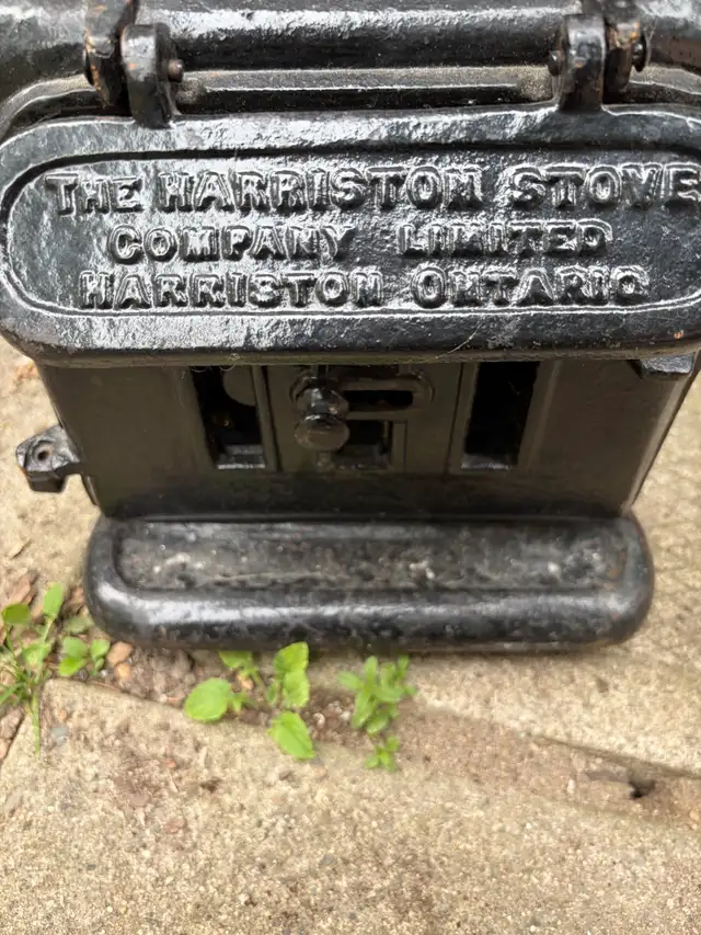 : Antique Harriston Cast Iron Wood/Coal Stove – No. 24 in Other in London - Image 3