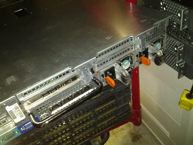 dell r730 dual processor 64g ddr4 DOUBLE drive cage 200+ servers in Servers in City of Montréal - Image 3