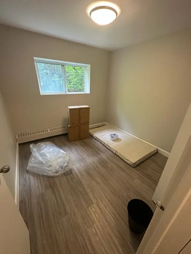 Bedroom for rent!