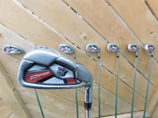 RIGHT-HAND WILSON D 300 (WILSON STAFF) IRON SET almost new in Golf in Sarnia - Image 2