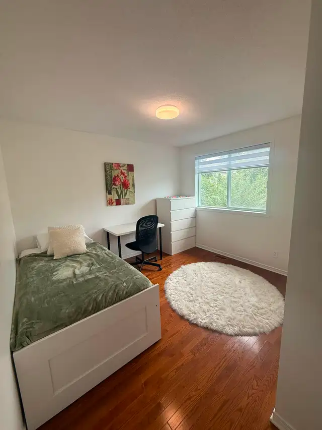 Bright Private Room with Private Bathroom – $800 – Barrhaven