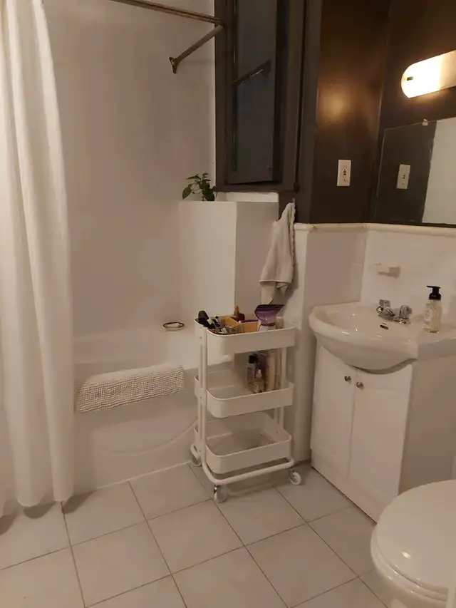 Room for rent in NDG in Room Rentals & Roommates in City of Montréal - Image 8