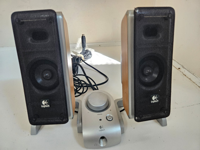 Logitech Z3 Desktop Speakers, Wood Grain in Speakers, Headsets & Mics in Winnipeg - Image 4