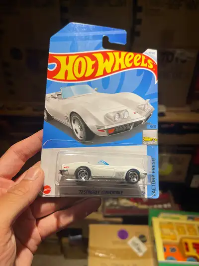 Mint card, may consider trades. 2023 release Stingray white.
