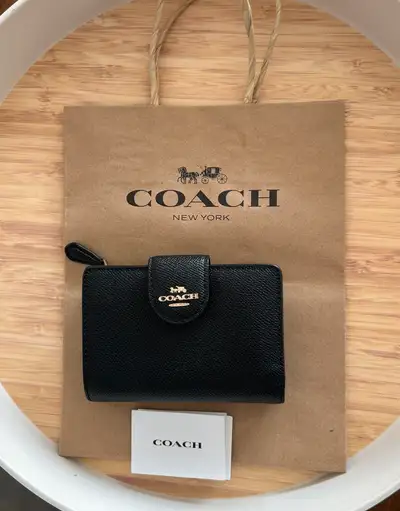 **Brand New Condition** - authentic - gold/black - crossgrain leather - seven credit card slots - bi...