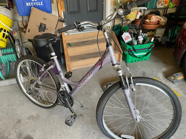 Lady’s 20-Speed Bicycle in Road in Ottawa - Image 2