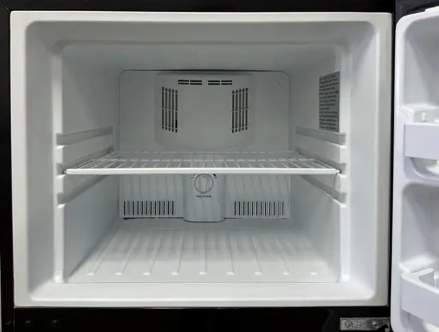 APARTMENT SIZE FRIDGE “FRIGIDAIRE” H60/W24/D29 in Refrigerators in City of Toronto - Image 4