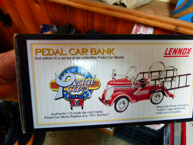 ERTL Collectable Truck Banks in Boxes in Arts & Collectibles in Vernon - Image 2
