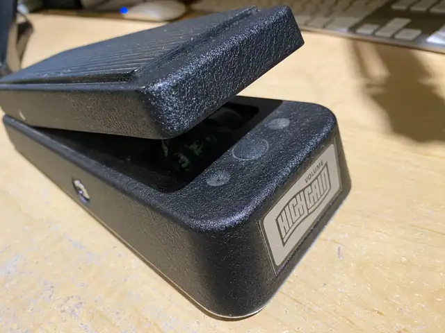Jim Dunlop. GCB80 Volume / Expression Pedal in Amps & Pedals in Kitchener / Waterloo - Image 2
