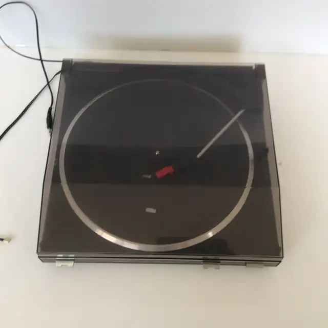 SANYO Auto Return Belt Drive Turntable TP W10 Not Tested. in General Electronics in Mississauga / Peel Region - Image 7