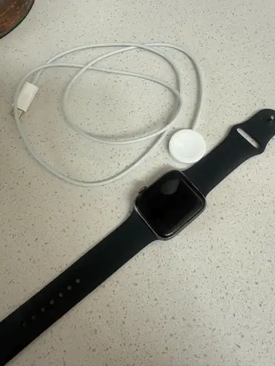 Apple Watch Series 5 – 44mm Space Gray (GPS + Cellular) – Includes Band & Charger Selling my Apple W...