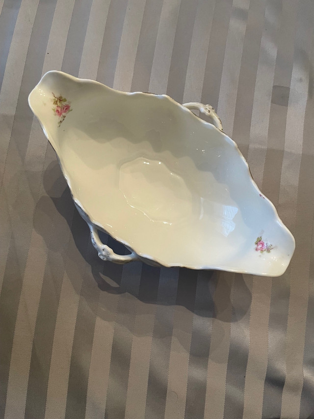 China bridal rose made in Austria dish dans Art et objets de collection  à Région de Mississauga/Peel - Image 2