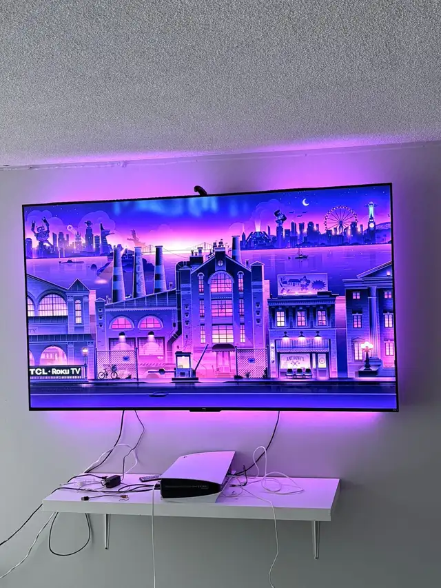 75in Roku tv in TVs in City of Toronto - Image 2