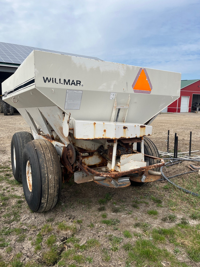 Willmar 600 Fertilizer spreader Farming Equipment Barrie Kijiji