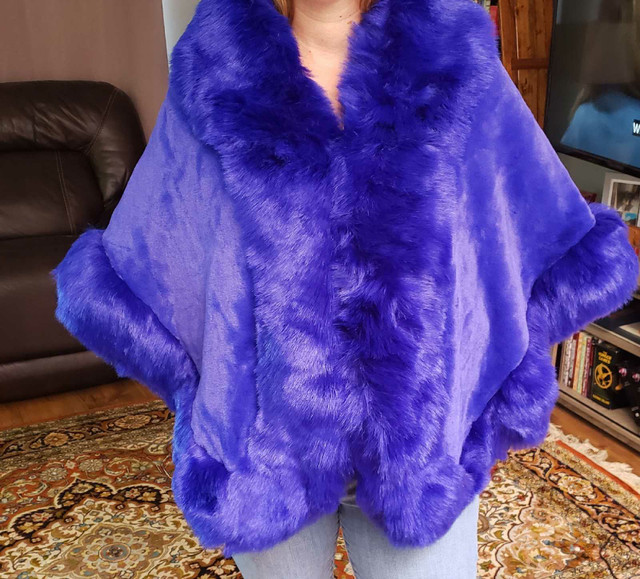 Shawl/Wrap Faux Fur Sz S/M in Women's - Tops & Outerwear in Kawartha Lakes