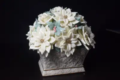 Beautiful music box. The music box works. Comes with box. The song is "The Christmas Song"