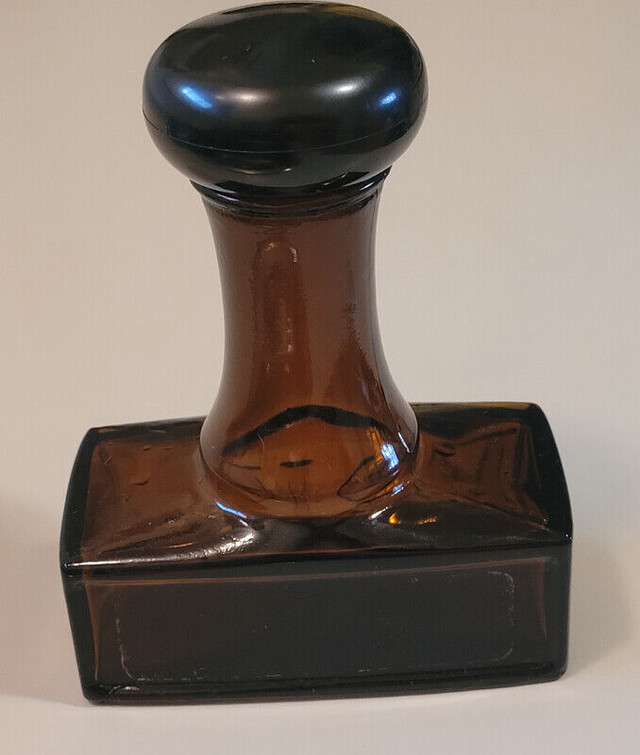 Vintage Avon Amber "PAID" Stamp Cologne Bottle in Arts & Collectibles in Oshawa / Durham Region - Image 3