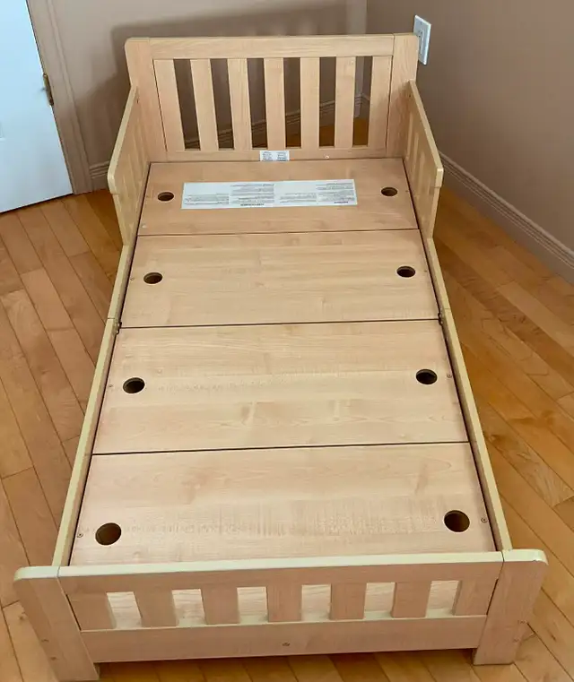 *VENDU* Lit de transition pour enfant en bois. in Beds & Mattresses in Sherbrooke - Image 2