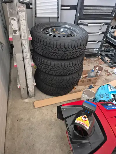 Great tread left. Rims came off a 2012 grand grand caravan. 5 x 127mm or 5x5 in