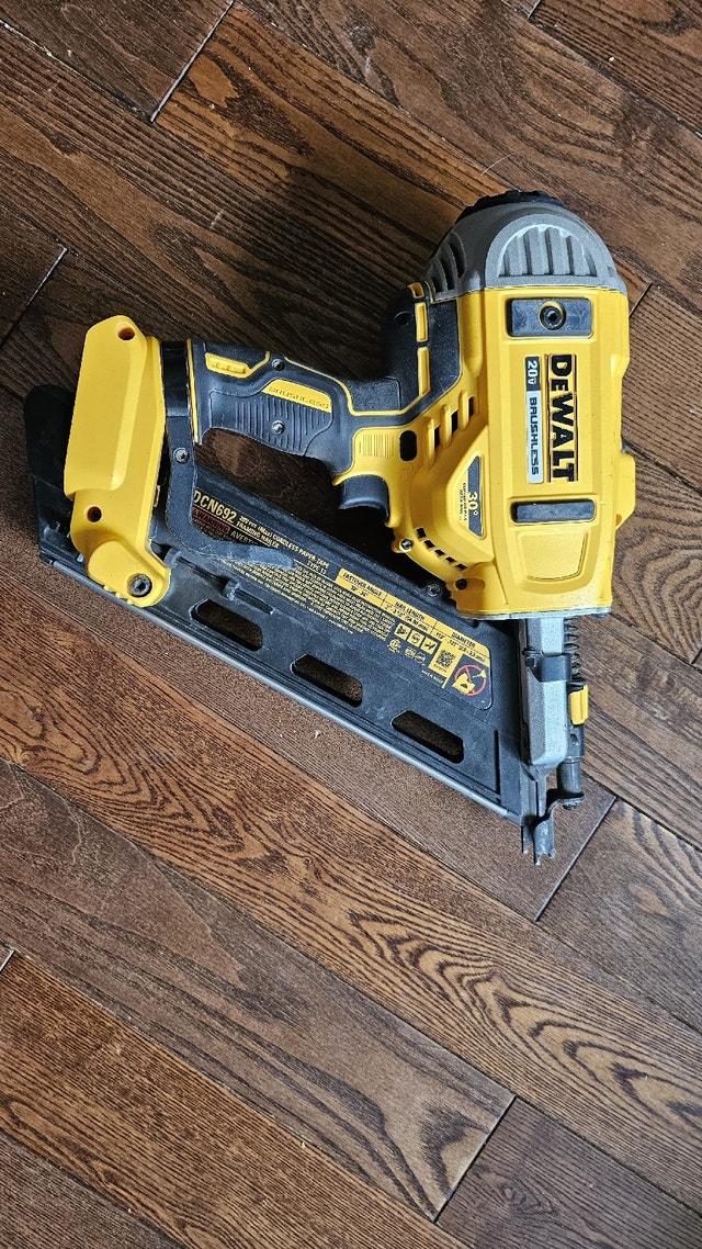 Dewalt DCN692B 20V Max XR Brushless Dual Speed Framing Nailer Power