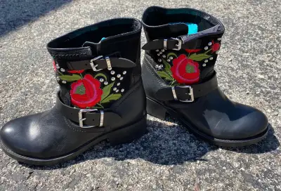 Like new, Punk Women’s black pull on boots, with embroidered roses, and studs. Very unique, and rare...