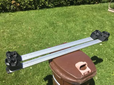 Je vends ces barres de toit d'origine Audi Q5 (modèles à partir de 2009), qui sont en excellente con...