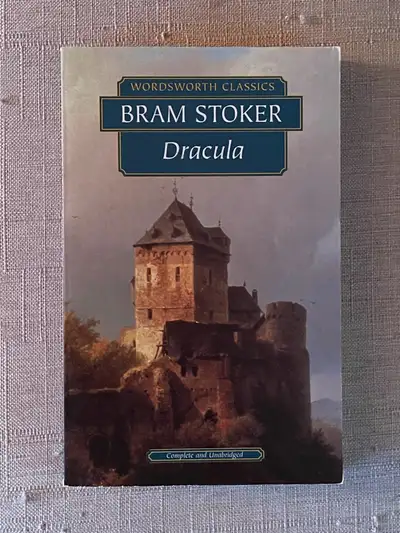  Bram Stoker: Dracula softcover book, View more