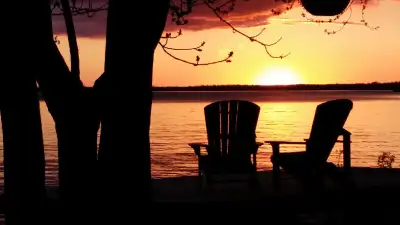 Waterfront Cottage Home on Lake Simcoe Sleeps 5-6 Adults comfortably (8 Maximum with children) Just...