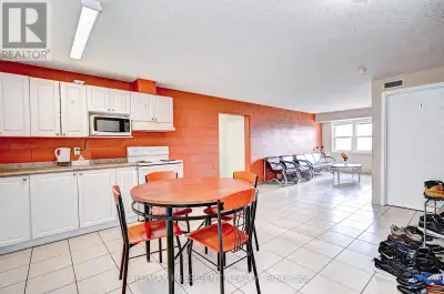 Two Rooms available at Lester Street for Rent in a 5-room Condo