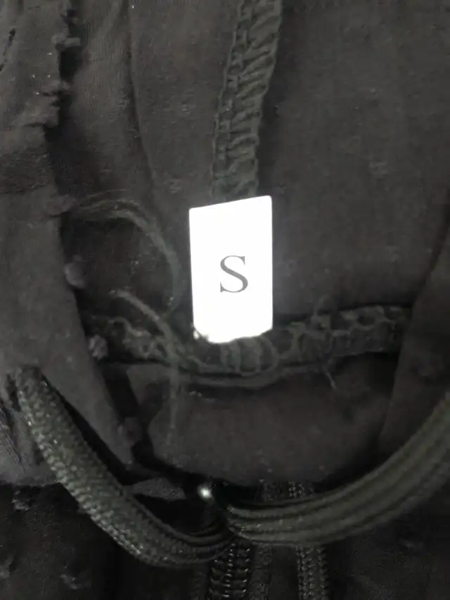 Black Short Sleeve Hoodie - Size S in Men's in Mississauga / Peel Region - Image 3