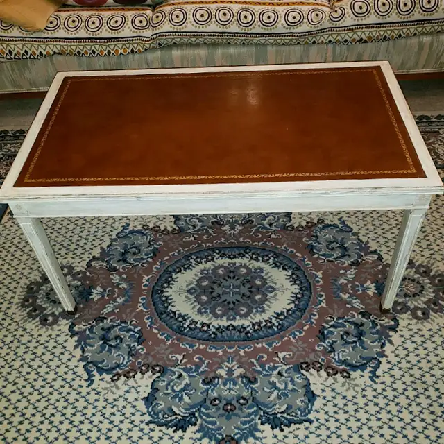 MCM Vintage Coffee Table- Leather top, Solid in Coffee Tables in Calgary - Image 2