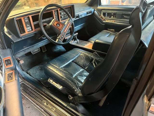 For sale 1986 cadellic eldorado clean title in Classic Cars in Mississauga / Peel Region - Image 2