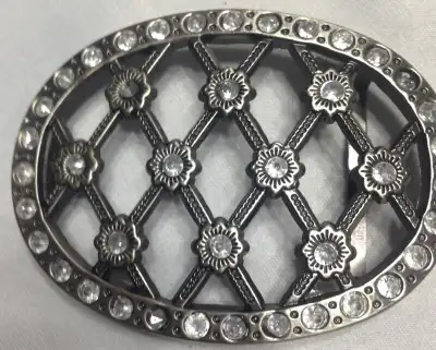 belt buckle == 3,4, View more