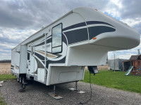 2008 Titanium Toy Hauler 5th wheel