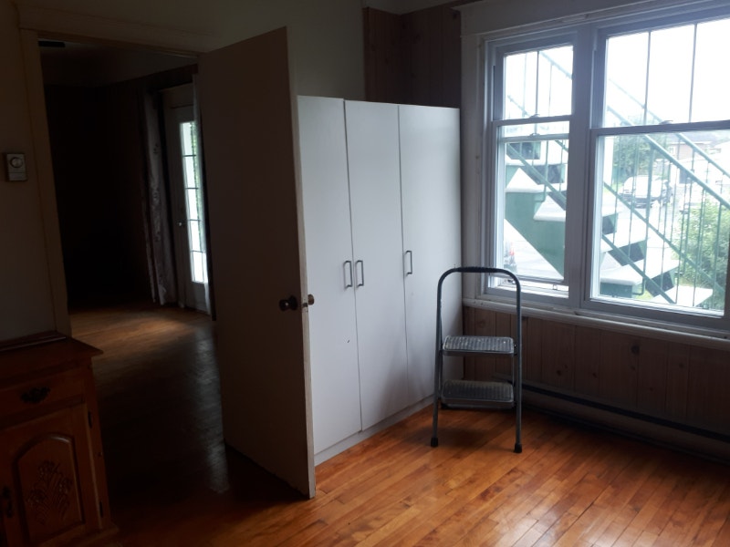Grand appartement 4 1/2 à louer Locations temporaires Longueuil