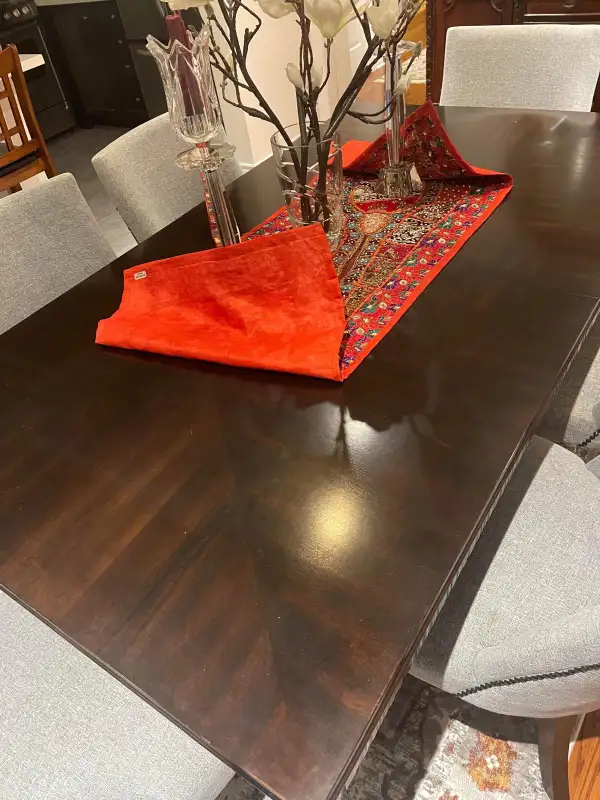 Walnut Solid Wood Dining Table (Chairs Not Included) in Dining Tables & Sets in City of Toronto - Image 3